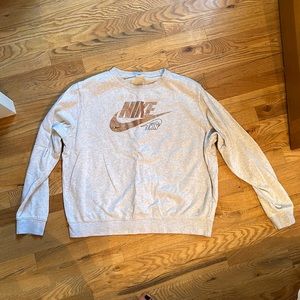 Women’s medium nike crew neck